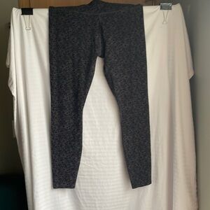 Pact Winter Wildflower PureFit leggings size L. Worn and washed once.